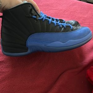 Men’s Jordan 12 royal blue size 13